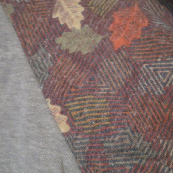 Lularoe Multicolored Leaves Randy Tee - Picture 2 of 5
